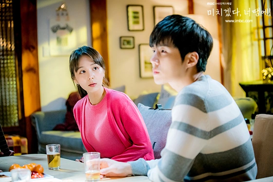 Кадр из дорамы Ты сводишь меня с ума!