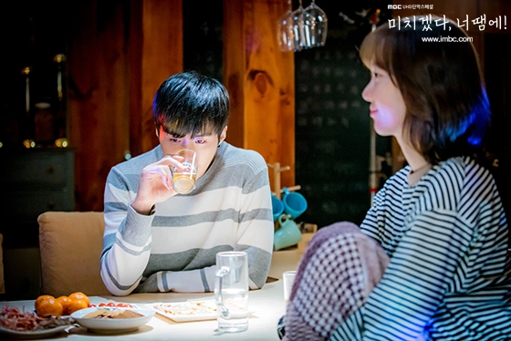 Кадр из дорамы Ты сводишь меня с ума!