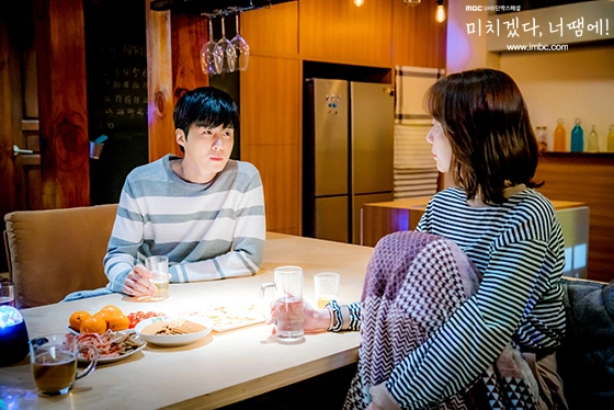 Кадр из дорамы Ты сводишь меня с ума!