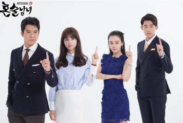 Кадр из дорамы Пьющие в одиночестве