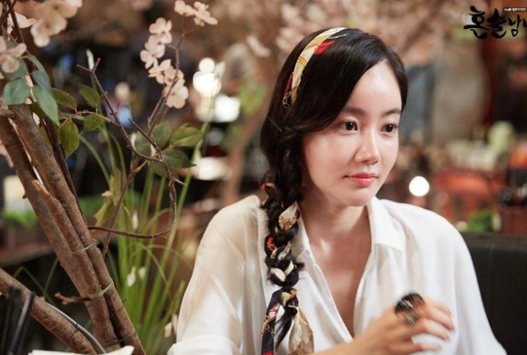 Кадр из дорамы Пьющие в одиночестве