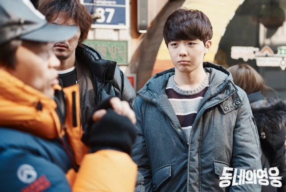 Кадр из дорамы Герой по соседству