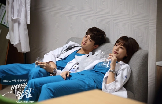 Кадр из дорамы Гении медицины