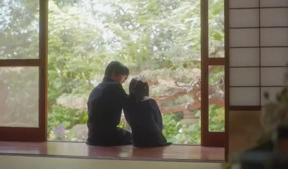 Кадр из дорамы Брак, испорченный чрезмерной опекой молодого мужа