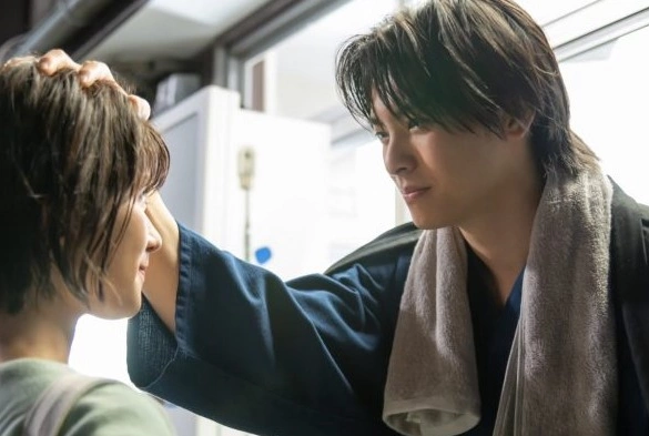 Кадр из дорамы Брак, испорченный чрезмерной опекой молодого мужа