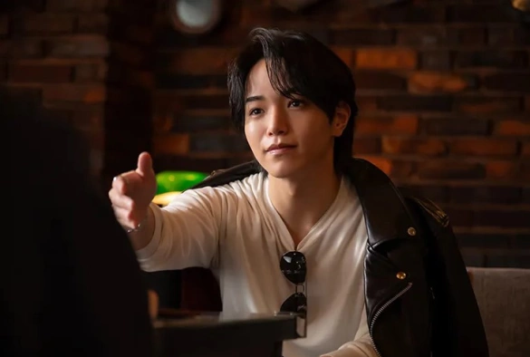 Кадр из дорамы Брак, испорченный чрезмерной опекой молодого мужа