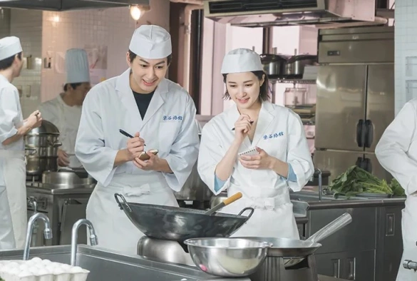 Кадр из дорамы Брак, испорченный чрезмерной опекой молодого мужа