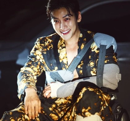 Кадр из дорамы Револьвер