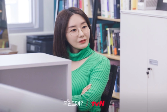 Кадр из дорамы Совпадение ли это?