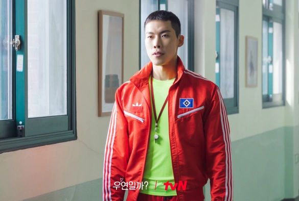 Кадр из дорамы Совпадение ли это?