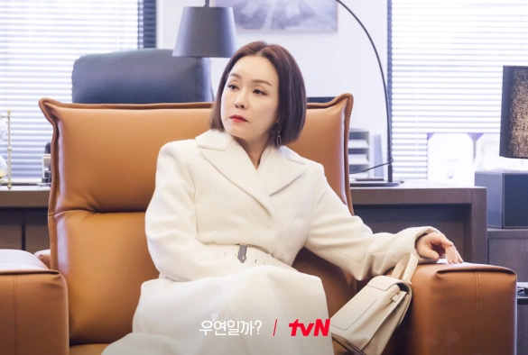 Кадр из дорамы Совпадение ли это?