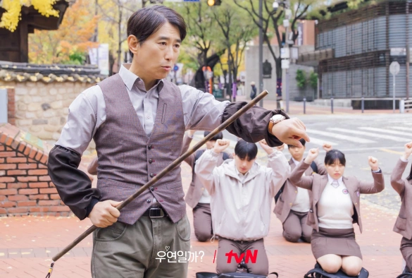 Кадр из дорамы Совпадение ли это?