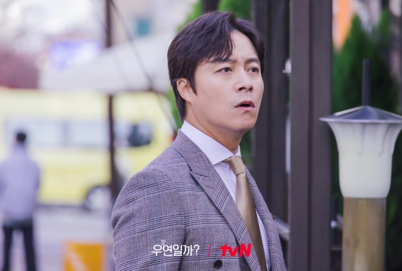 Кадр из дорамы Совпадение ли это?