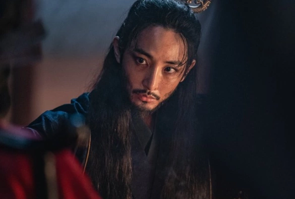 Кадр из дорамы Королева У