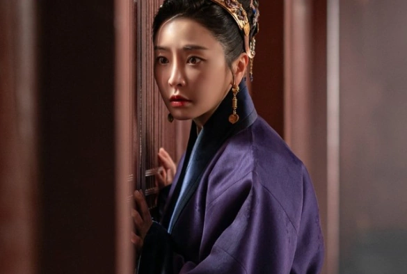 Кадр из дорамы Королева У