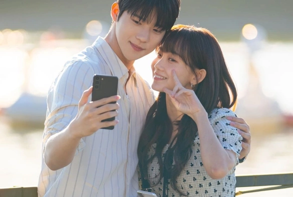 Кадр из дорамы Золушка в два часа ночи