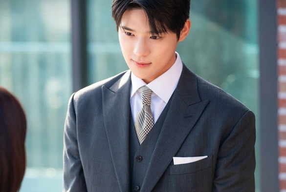 Кадр из дорамы Золушка в два часа ночи