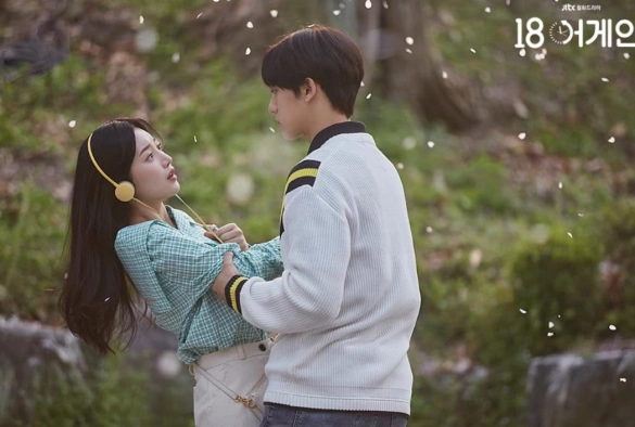 Кадр из дорамы Снова 18