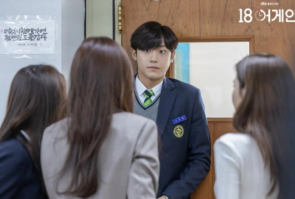 Кадр из дорамы Снова 18