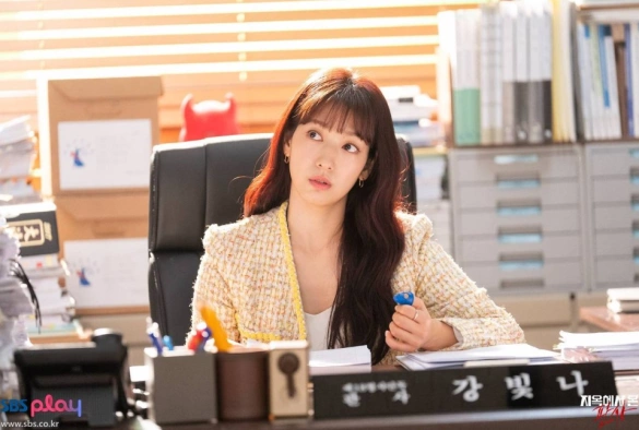 Кадр из дорамы Судья из Ада