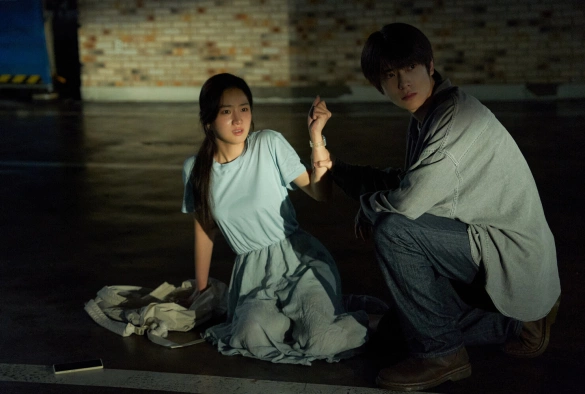 Кадр из дорамы Ты умрёшь через шесть часов