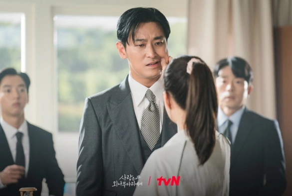 Кадр из дорамы Возлюби врага своего