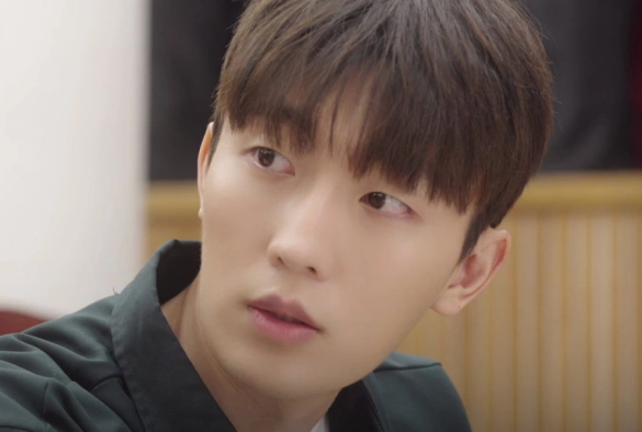 Кадр из дорамы Эксцентричный роман