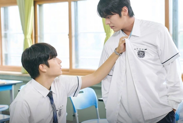 Кадр из дорамы Намиб