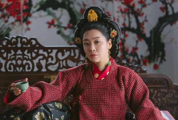 Кадр из дорамы Королева Вонгён