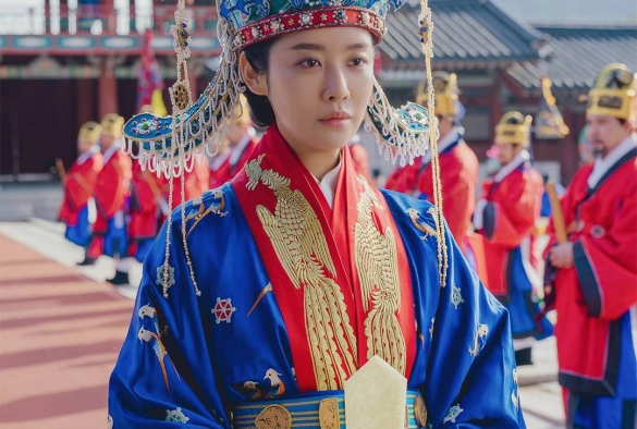 Кадр из дорамы Королева Вонгён