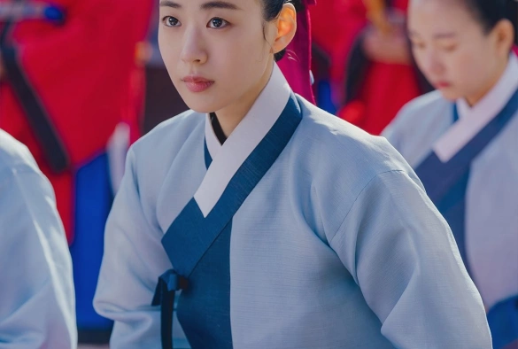 Кадр из дорамы Королева Вонгён