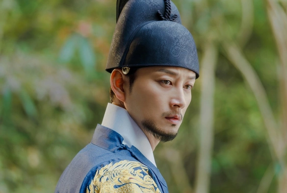 Кадр из дорамы Королева Вонгён