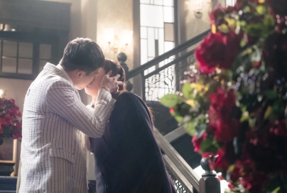 Кадр из дорамы Хваюги