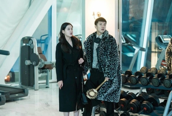 Кадр из дорамы Хваюги