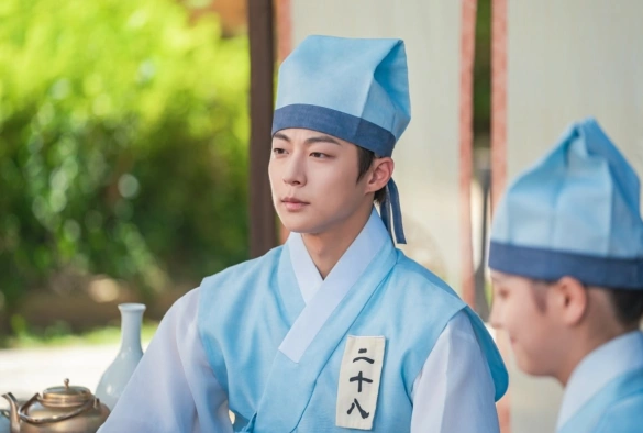 Кадр из дорамы Гостевой дом в Ханьяне