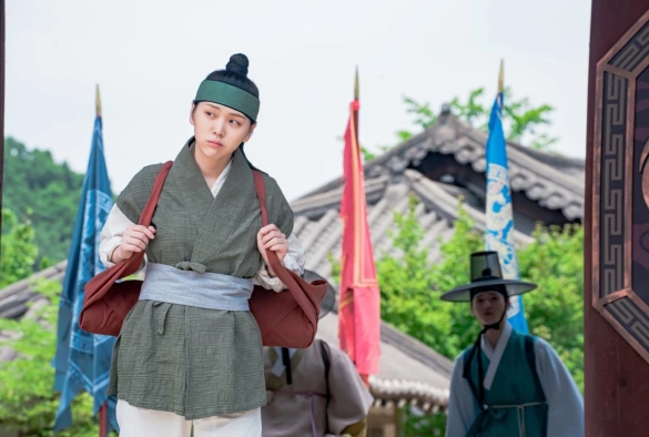 Кадр из дорамы Гостевой дом в Ханьяне