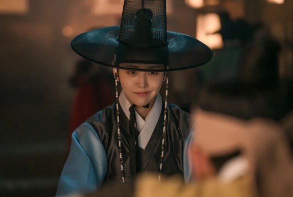 Кадр из дорамы Гостевой дом в Ханьяне