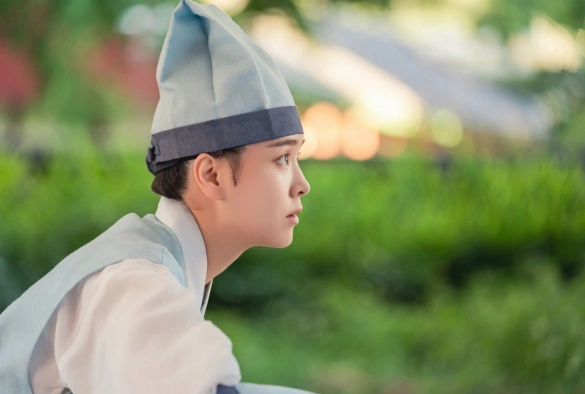 Кадр из дорамы Гостевой дом в Ханьяне