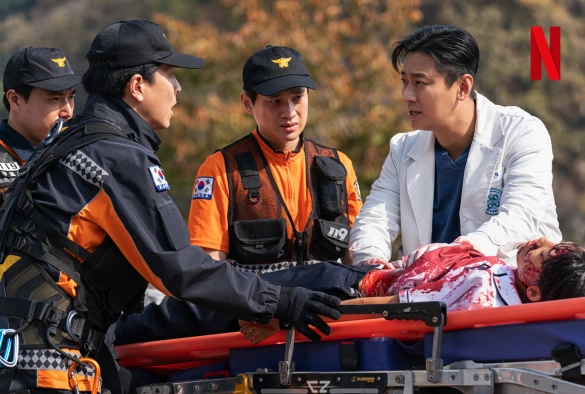 Кадр из дорамы Травматологический центр