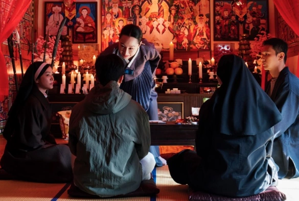 Кадр из дорамы Чёрные монахини