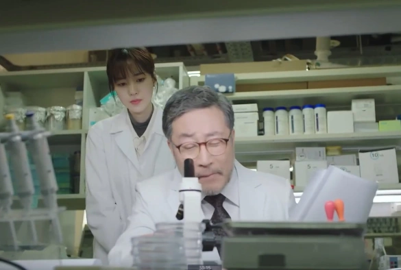 Кадр из дорамы Стирая плохие воспоминания