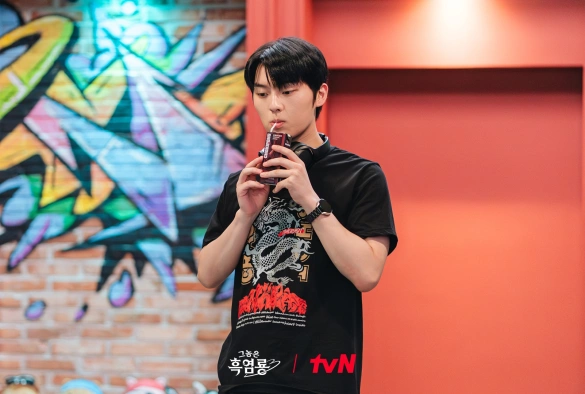 Кадр из дорамы Этот парень — чёрный огненный дракон