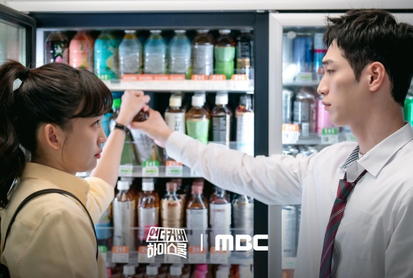 Кадр из дорамы Старшая школа под прикрытием