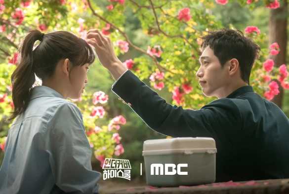 Кадр из дорамы Старшая школа под прикрытием