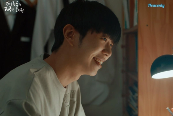 Кадр из дорамы Освободись от проклятия тхэквондо