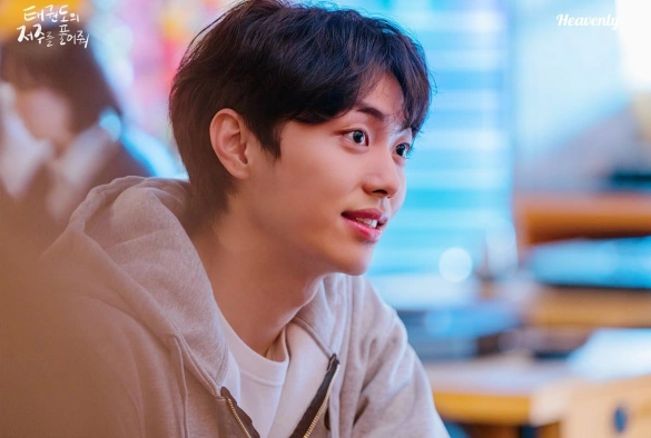 Кадр из дорамы Освободись от проклятия тхэквондо