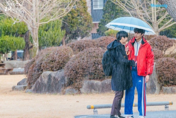 Кадр из дорамы Освободись от проклятия тхэквондо