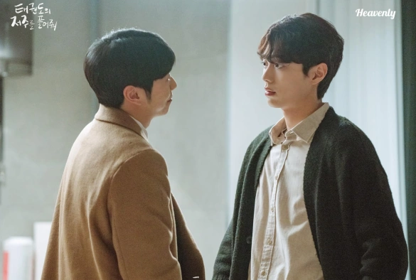 Кадр из дорамы Освободись от проклятия тхэквондо