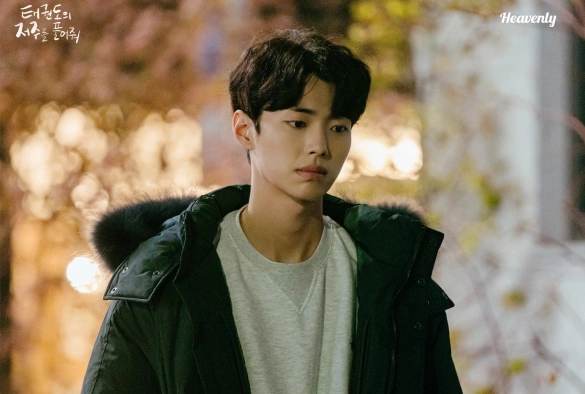 Кадр из дорамы Освободись от проклятия тхэквондо