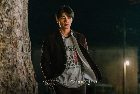 Кадр из дорамы Освободись от проклятия тхэквондо